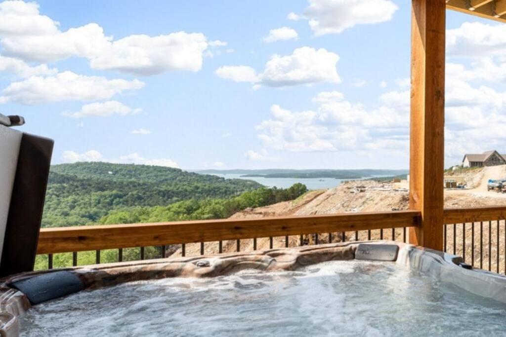 The Lake Fish-Amazing Views-Sleeps 24-Indoor-Outdoor Pools แบรนสัน ภายนอก รูปภาพ