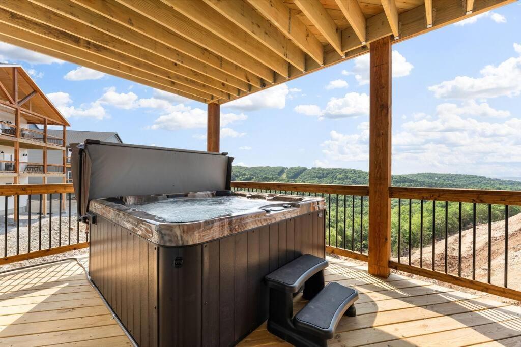 The Lake Fish-Amazing Views-Sleeps 24-Indoor-Outdoor Pools แบรนสัน ภายนอก รูปภาพ